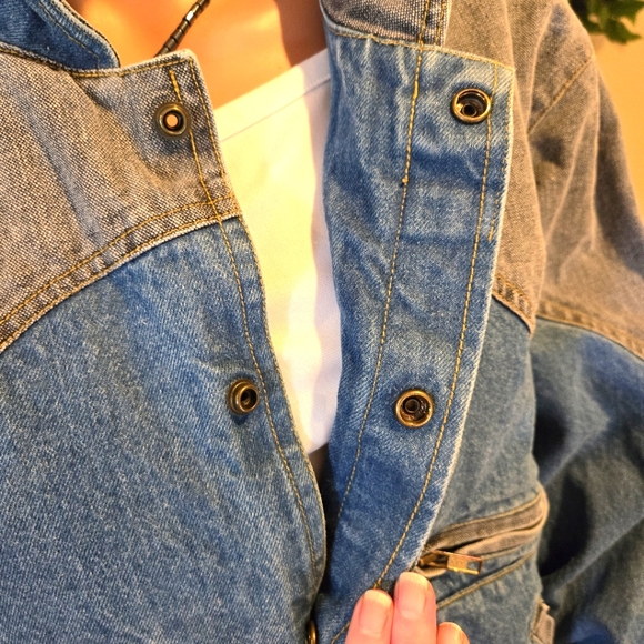 Vintage Hot Tracks Woman's 2 Tone Denim Jacket, Snap Closure, Size Large - Picture 8 of 16
